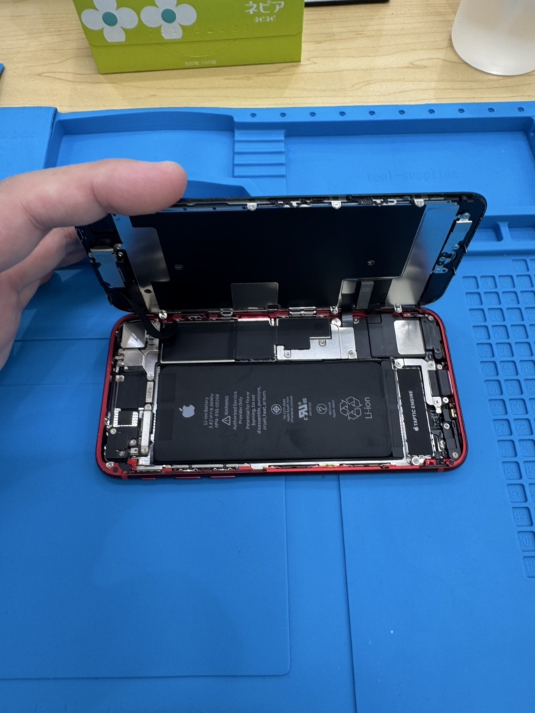 iPhone SE2の画面割れとバッテリー交換は同時修理がお得!データそのまま即日リフレッシュする方法
