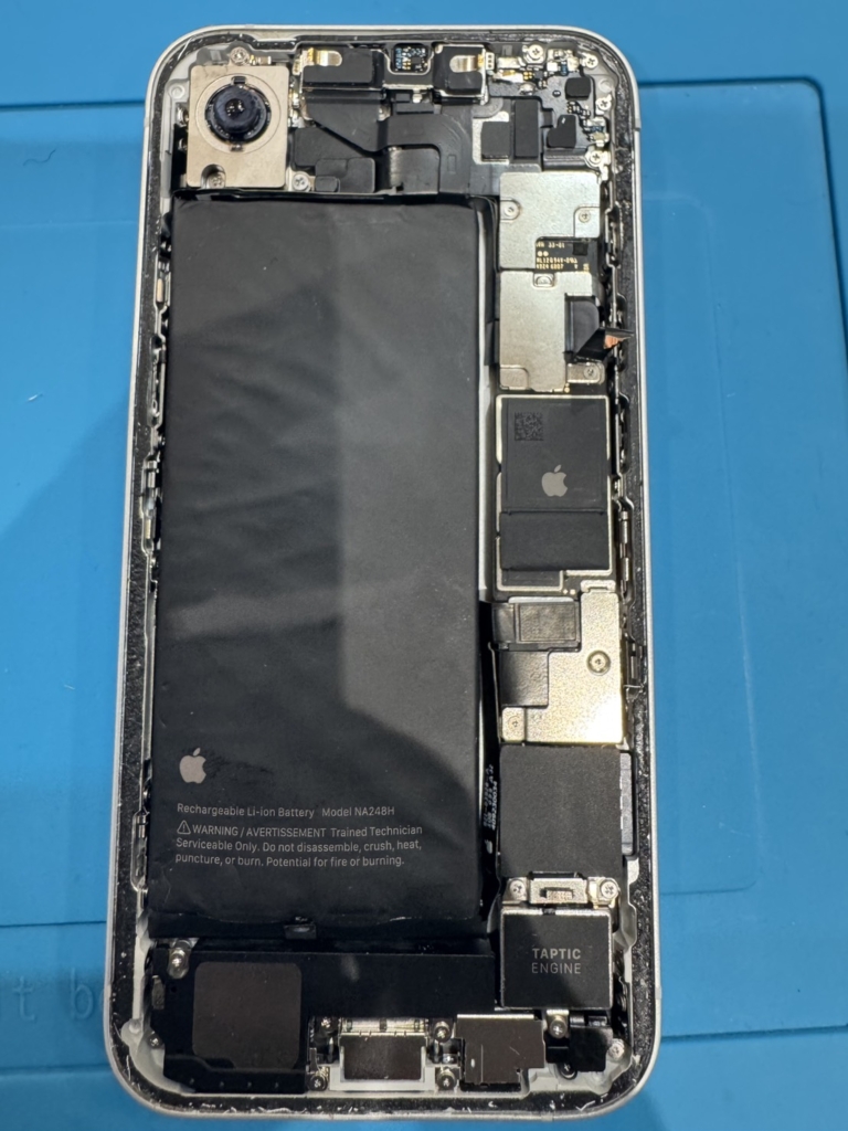 iPhone 16eの背面ガラス修理|割れを放置するリスクと即日修理のメリットを解説