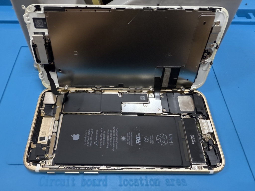 iPhone 8の画面修理とバッテリー交換|同時修理のメリットと寿命を延ばすポイント