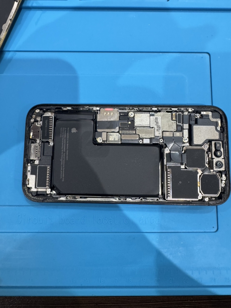 iPhone 15 Pro Maxの水没修理|電源が入らない時の正しい対処法とデータ復旧を成功させるコツ