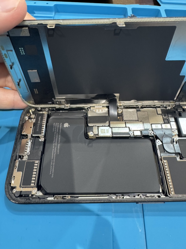 タイトル:iPhone 15 Proの画面修理|最新チタニウムモデルの破損をデータそのまま即日修理する方法