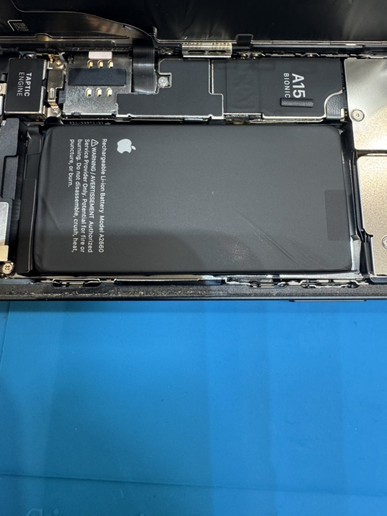 iPhone 13のバッテリー交換目安は?2026年も現役で使い続けるためのメンテナンス術