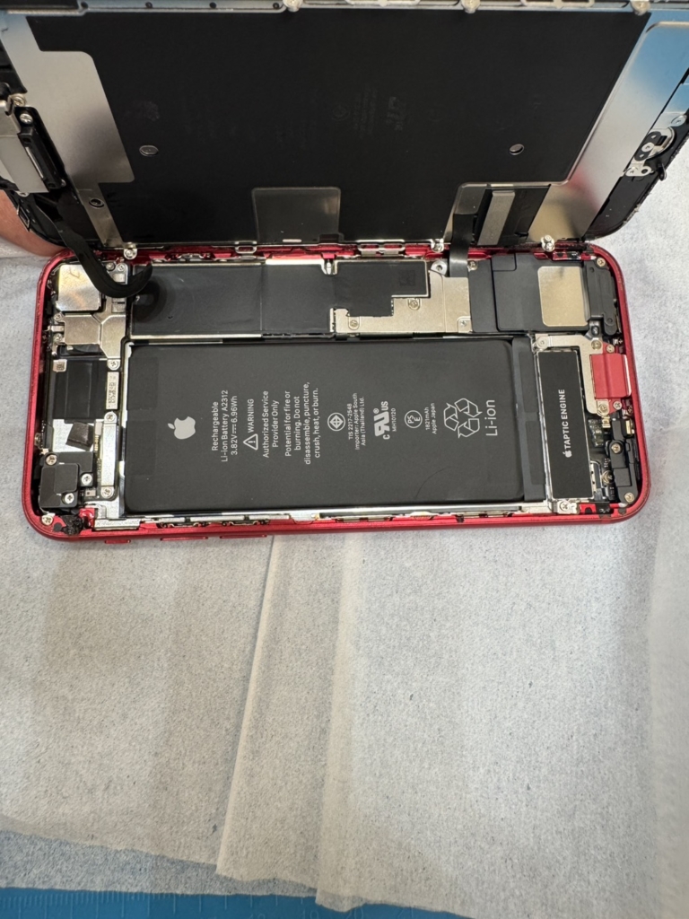 iPhone SE2のバッテリー交換目安はいつ?電池の減りが早い原因と即日修理のメリットを解説