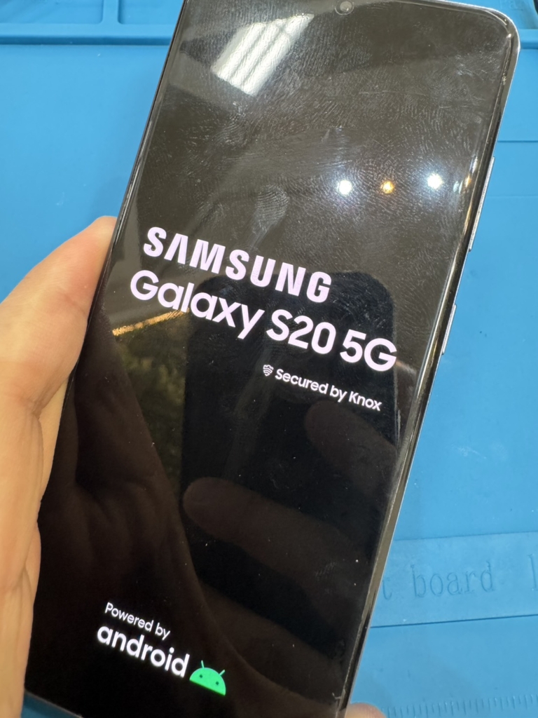 Galaxy S20の画面修理|緑・ピンクの縦線やブラックアウトの原因とデータそのまま即日修理する方法