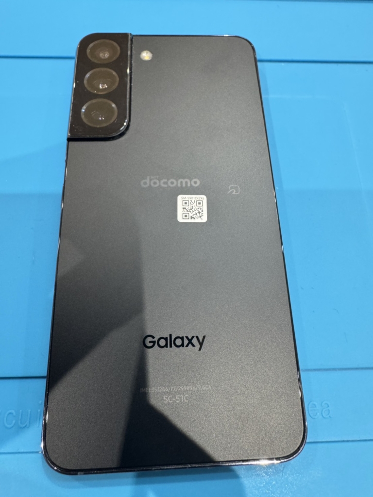 【Galaxy S22】裏蓋・背面パネルが浮いた?バッテリー膨張の危険性とデータそのまま即日で交換修理する方法